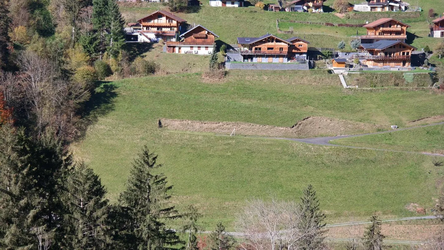 MOLTO SOLEGGIATO CON VISTA SULLE MONTAGNE - Foto 9 di 12