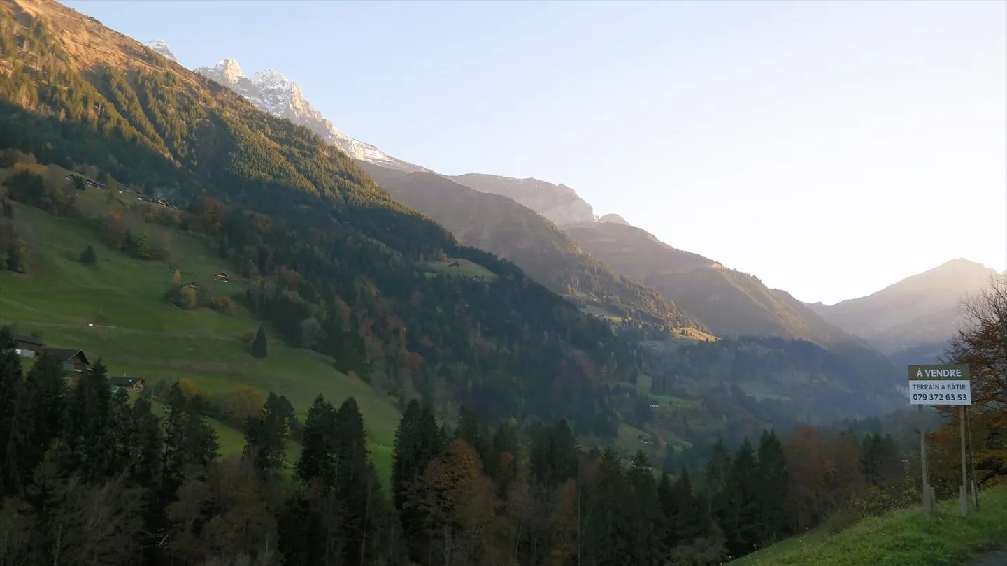 MOLTO SOLEGGIATO CON VISTA SULLE MONTAGNE - Foto 10 di 12