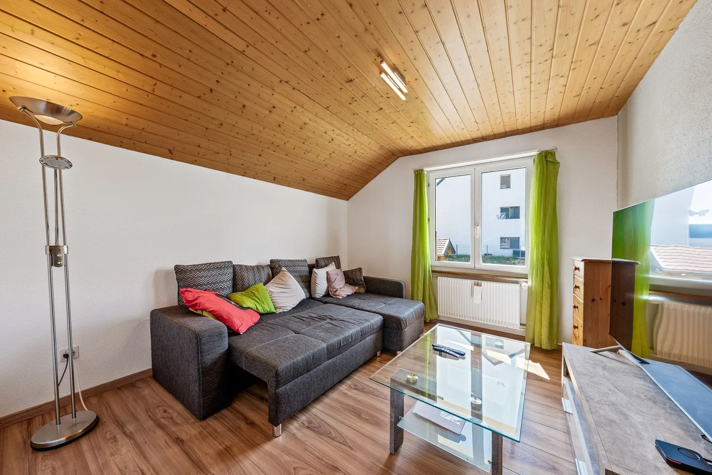 Detached house with large plot in Oberbipp - Photo 13 of 13