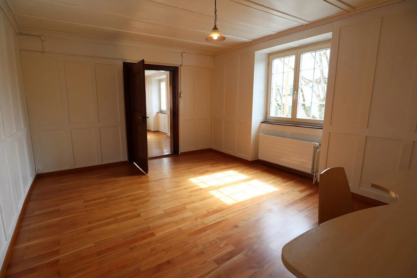 Appartamento spazioso e affascinante di 4,5 stanze - Foto 3 di 6