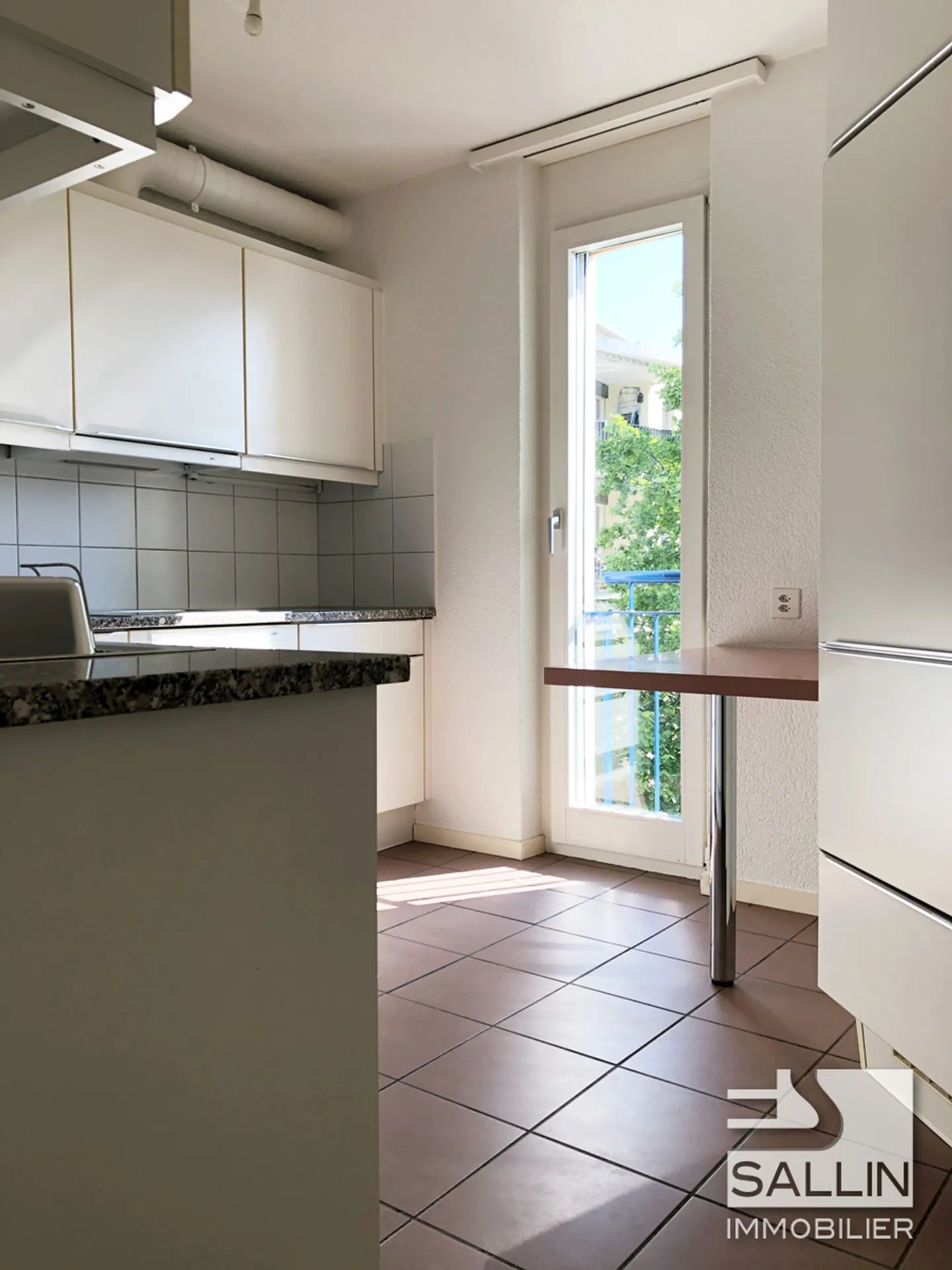 NICE 3-ROOM APARTMENT IN THE DAILLES NEIGHBORHOOD - Photo 4 of 7