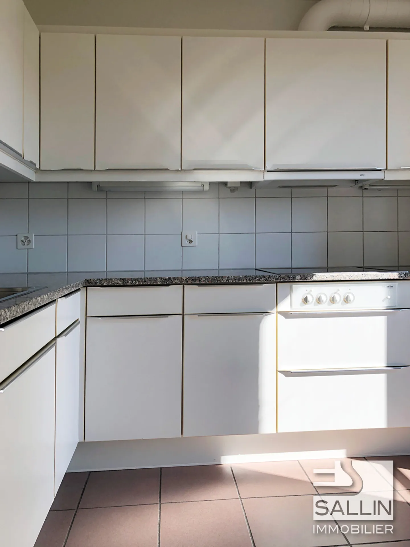 NICE 3-ROOM APARTMENT IN THE DAILLES NEIGHBORHOOD - Photo 5 of 7