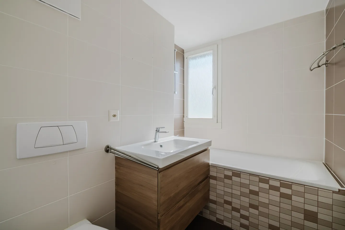 Heller Duplex mit 5 Zimmern, privatem Garten und 2 Garagen - Foto 4 von 11