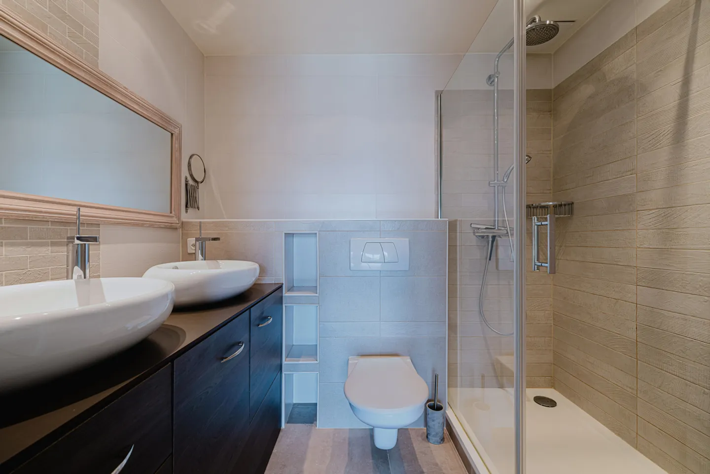 Heller Duplex mit 5 Zimmern, privatem Garten und 2 Garagen - Foto 6 von 11