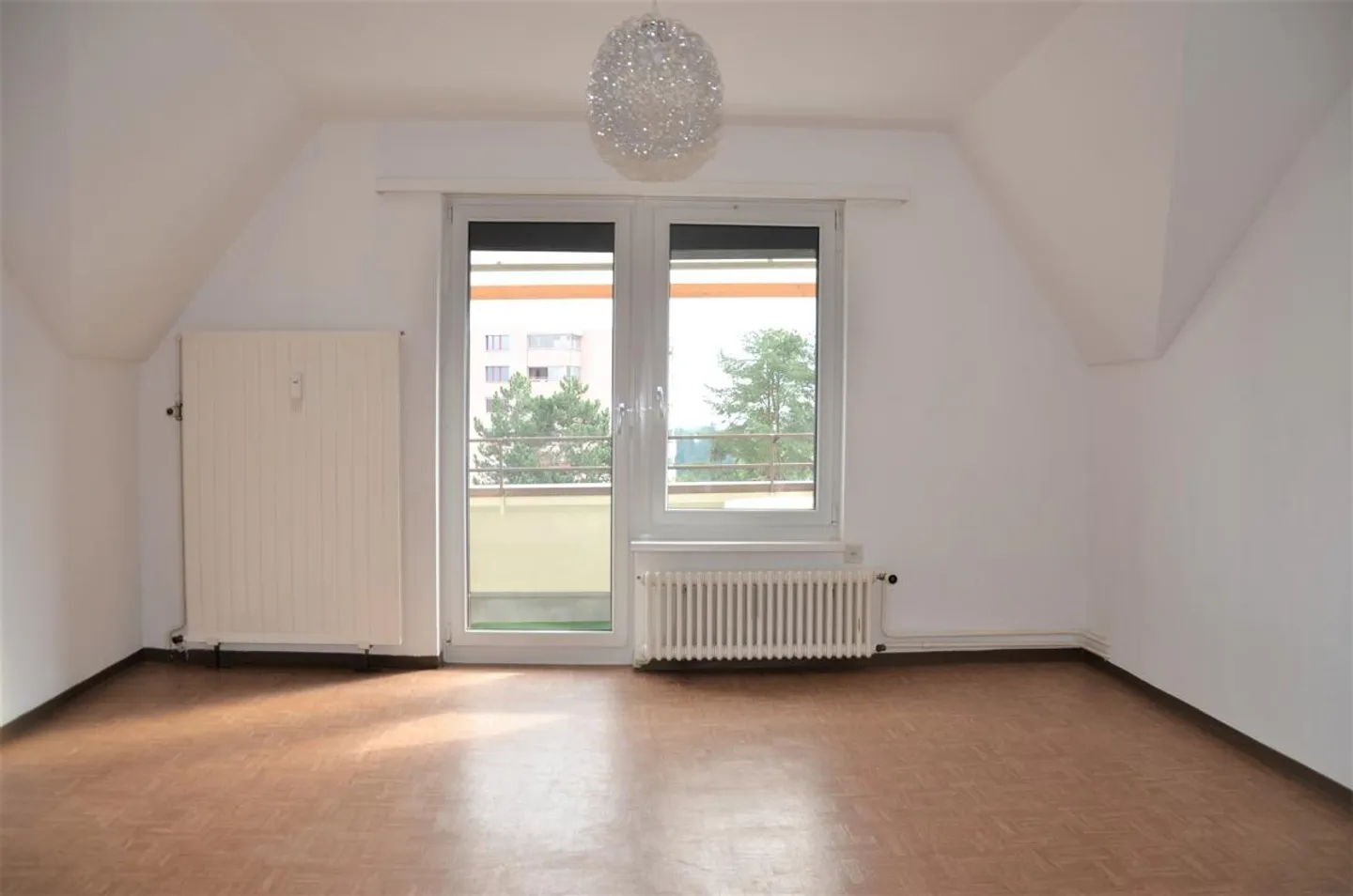 Cozy 3-room attic apartment with small balcony - Photo 3 of 18