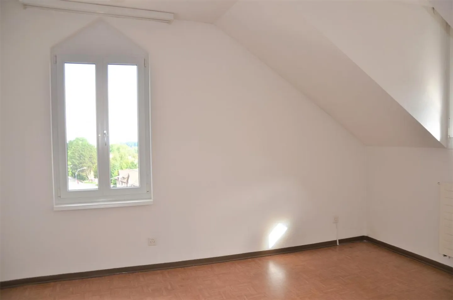 Cozy 3-room attic apartment with small balcony - Photo 10 of 18