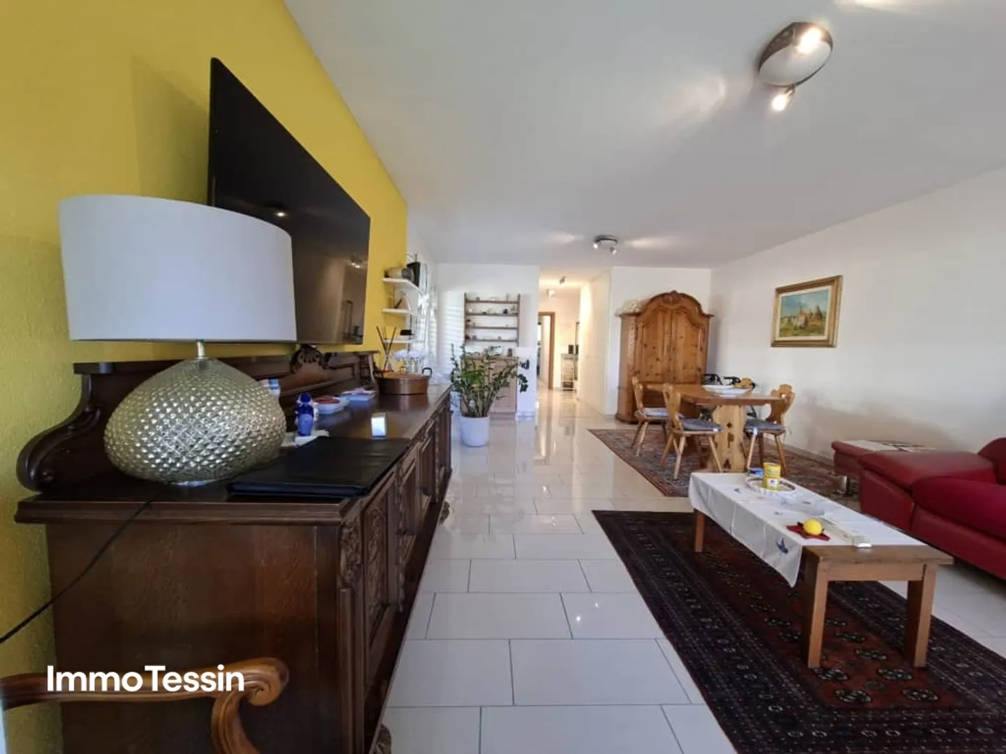 Quiet, sunny and very well-kept apartment with terrace and beautiful views of the greenery and surrounding mountains - Photo 7 of 13