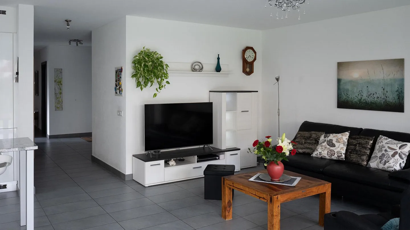 Geräumige 4,5-Zimmer-Wohnung mit großem Privatgarten in Tenero - Foto 9 von 20