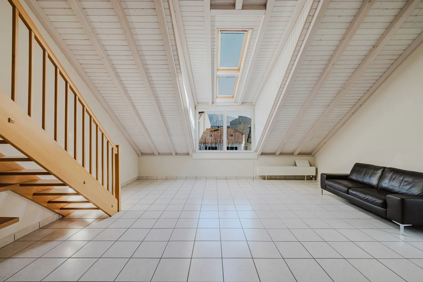 Heller Duplex mit 5 Zimmern, privatem Garten und 2 Garagen - Foto 9 von 11