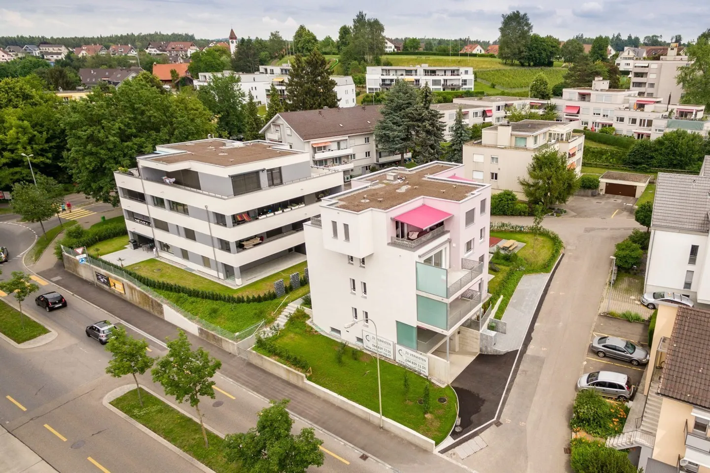 Place de stationnement dans le garage souterrain - optionnelle avec station de recharge E - Photo 1 sur 4