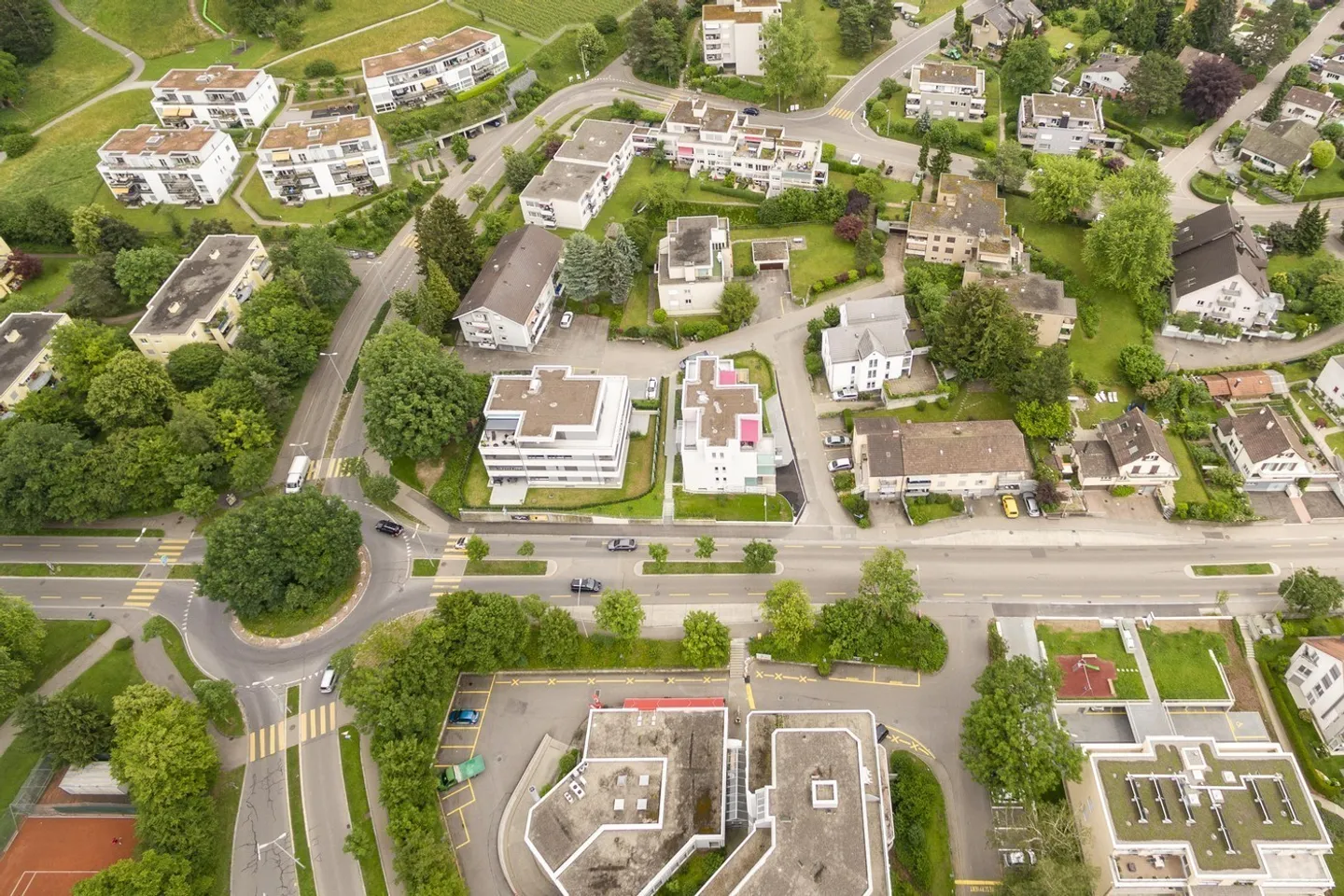 Place de stationnement dans le garage souterrain - optionnelle avec station de recharge E - Photo 4 sur 4