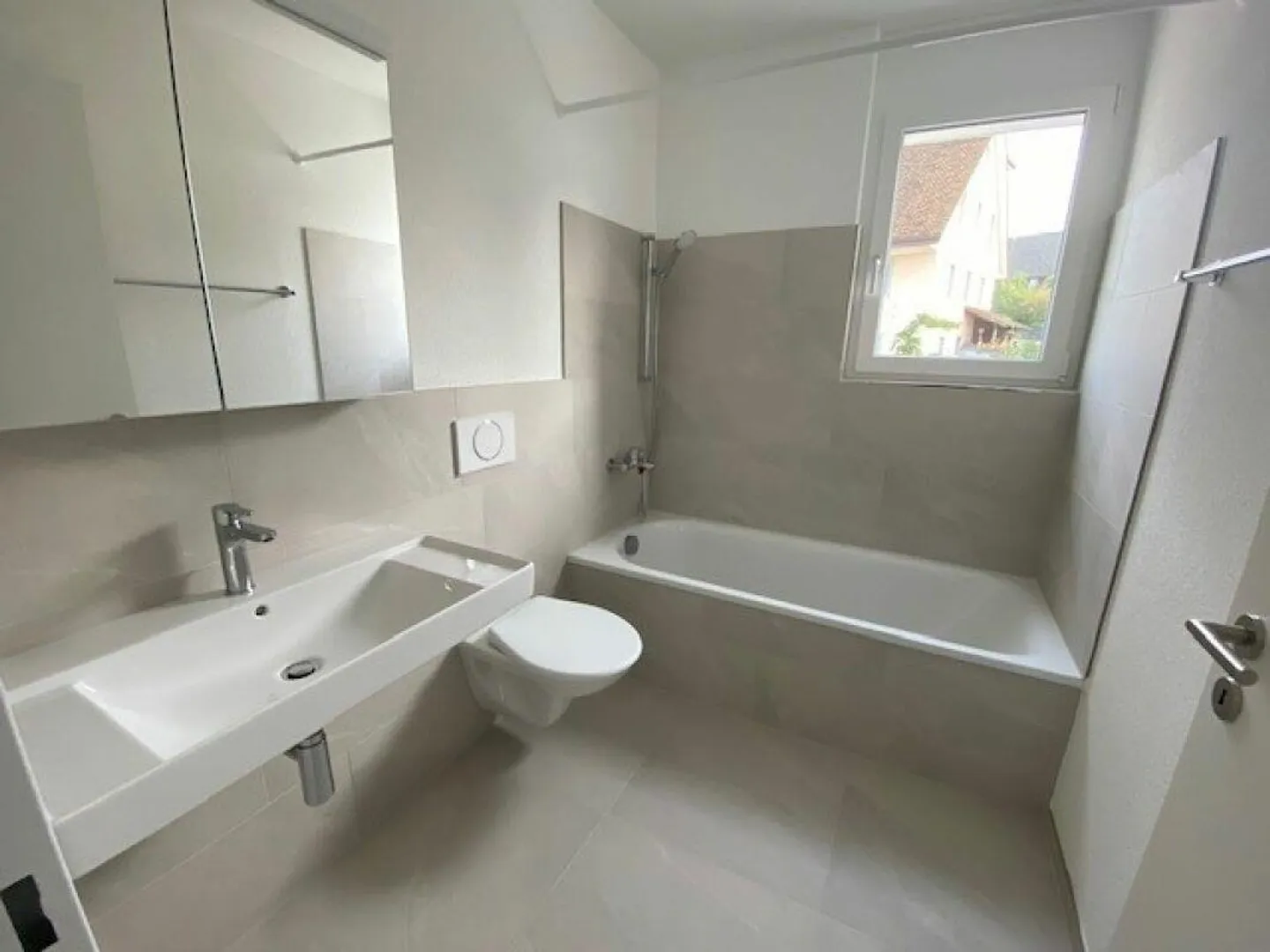FIRST RENTAL - PENTHOUSE APARTMENT - CenterSeon² - Photo 5 of 13