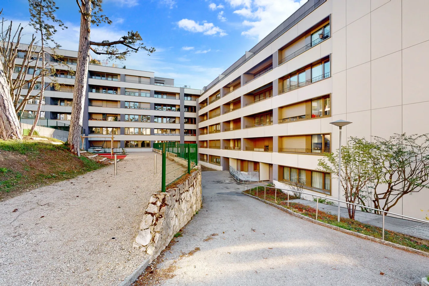 Nur einen Steinwurf vom Bahnhof entfernt - Foto 8 von 9