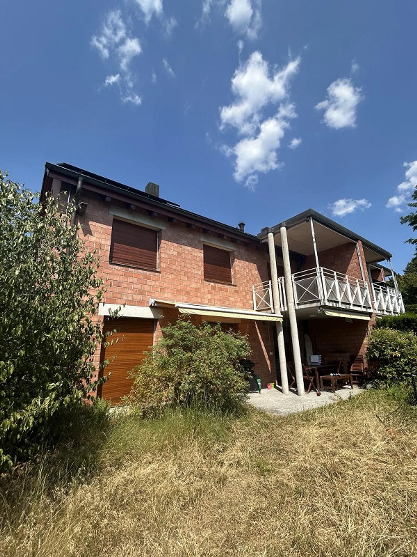Spaziosa casa a schiera di 6,5 locali a Binningen - Foto 1 di 15