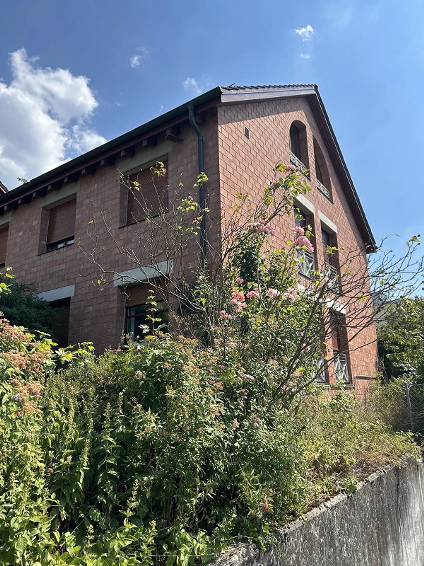 Spaziosa casa a schiera di 6,5 locali a Binningen - Foto 2 di 15