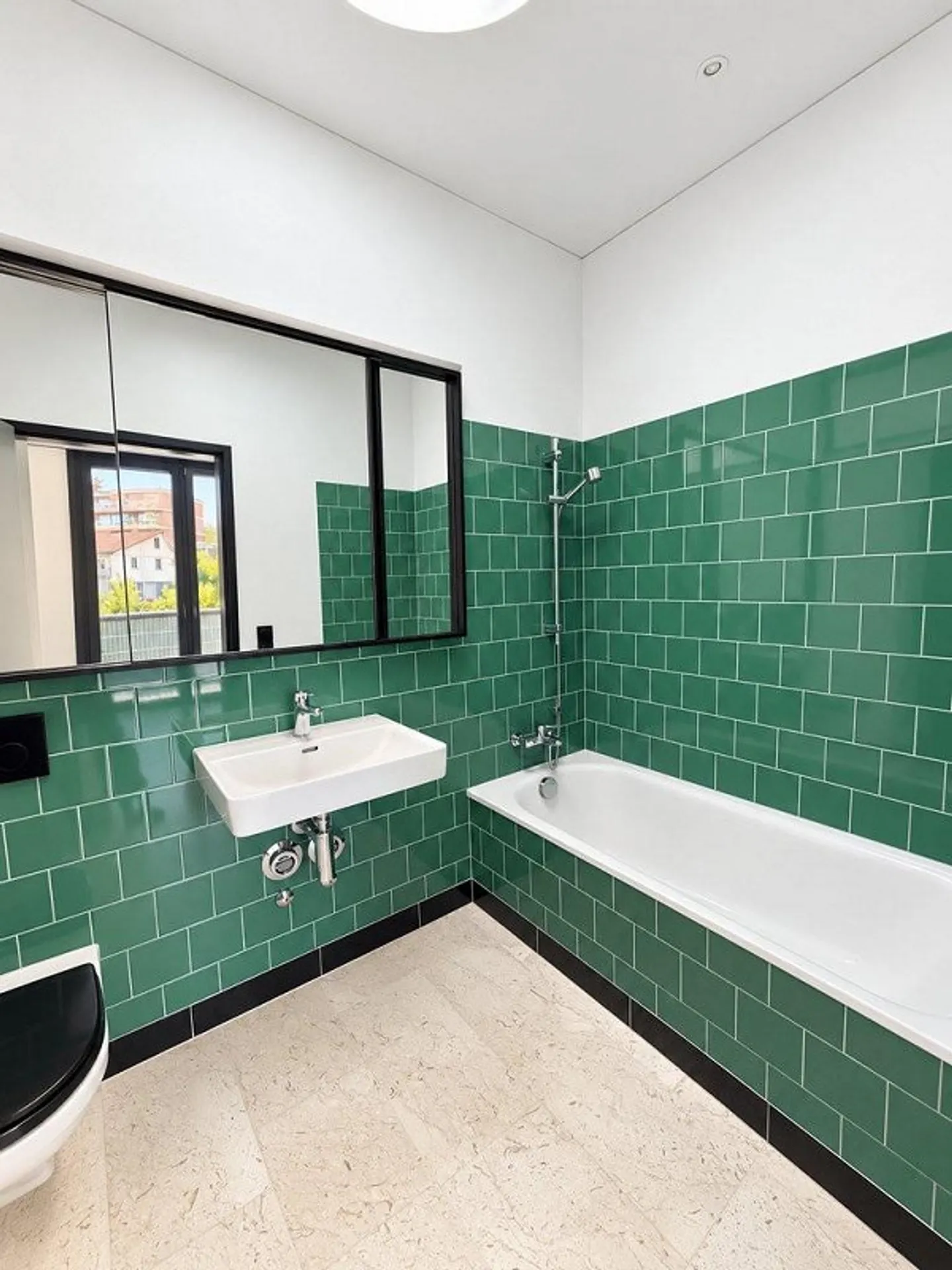 Stylish 3.5 room apartment with large terrace near the airport! - Photo 3 of 8