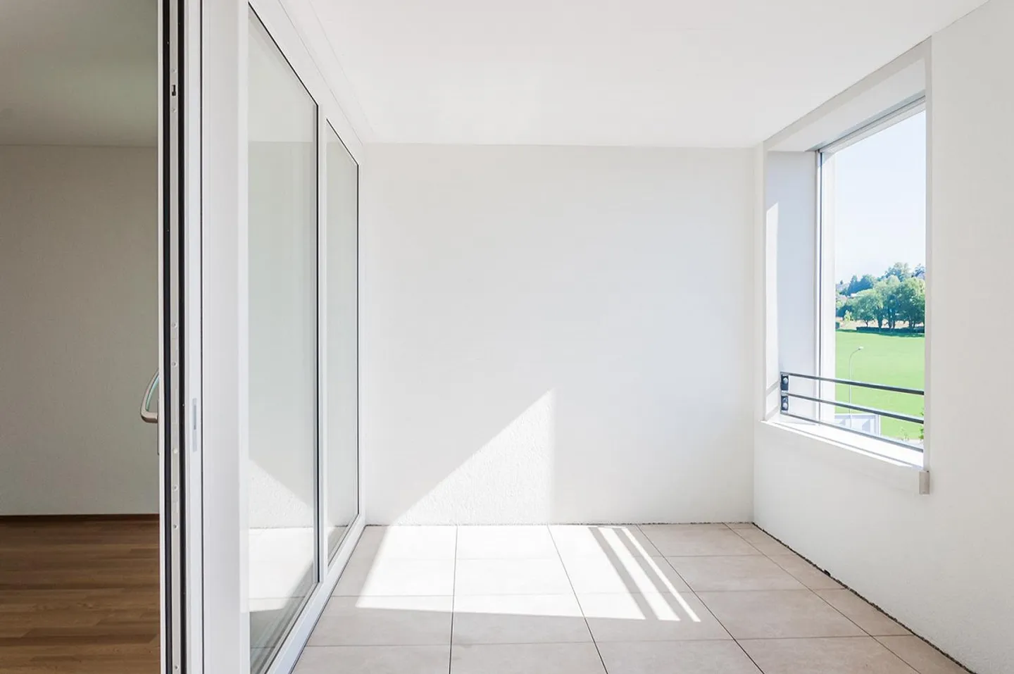 Exclusive apartment awaits charming single - Photo 8 of 9