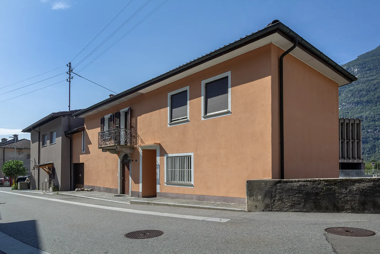 Grande casa con potenziale di sviluppo ad Osogna - Foto 1 di 9