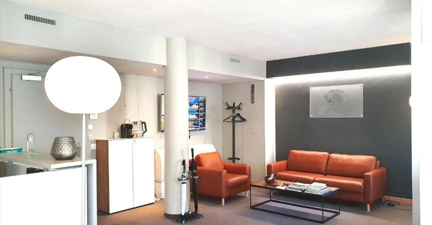 Bureau spacieux au centre de Genève - Photo 2 sur 6