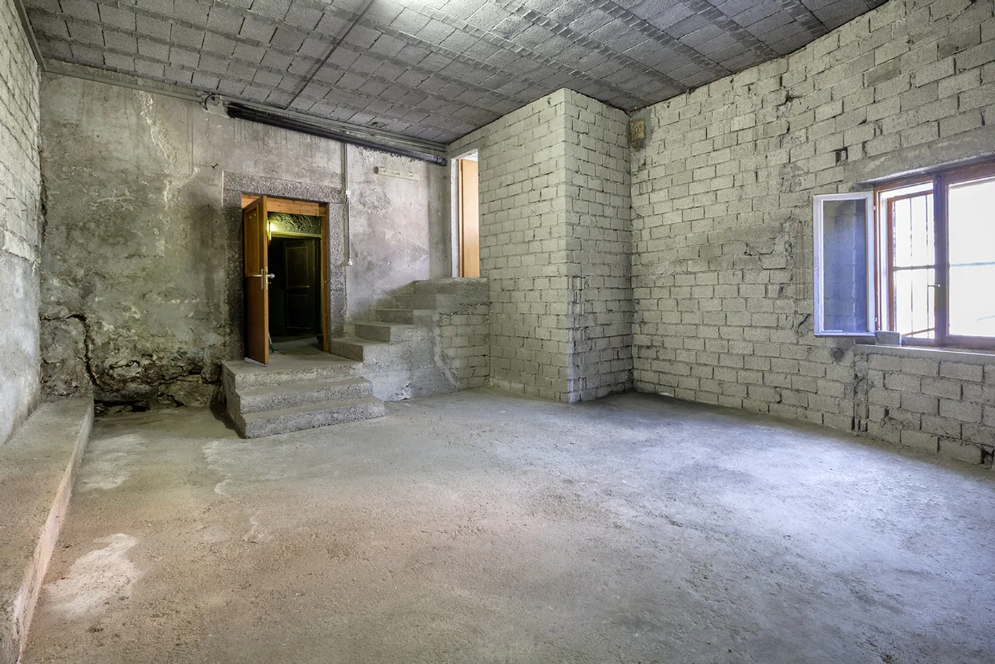 Grande casa con potenziale di sviluppo ad Osogna - Foto 8 di 9