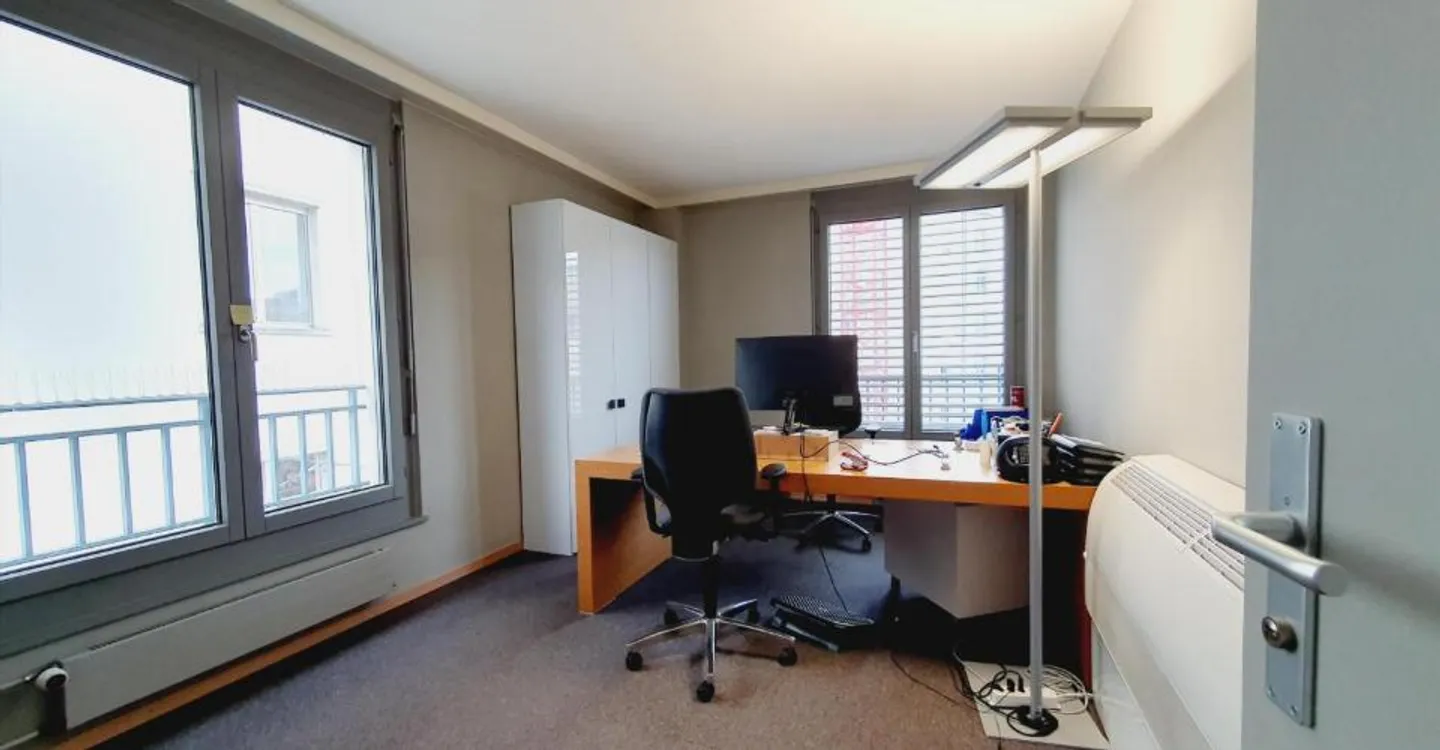 Bureau spacieux au centre de Genève - Photo 4 sur 6