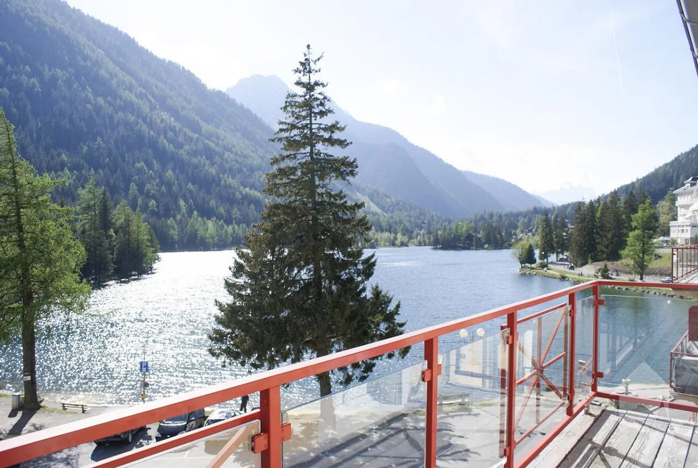 Stunning penthouse apartment with breathtaking lake view! - Photo 2 of 25