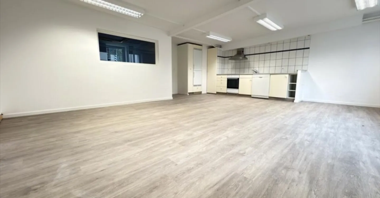 Mischgenutztes Gebäude mieten - Foto 1 von 6