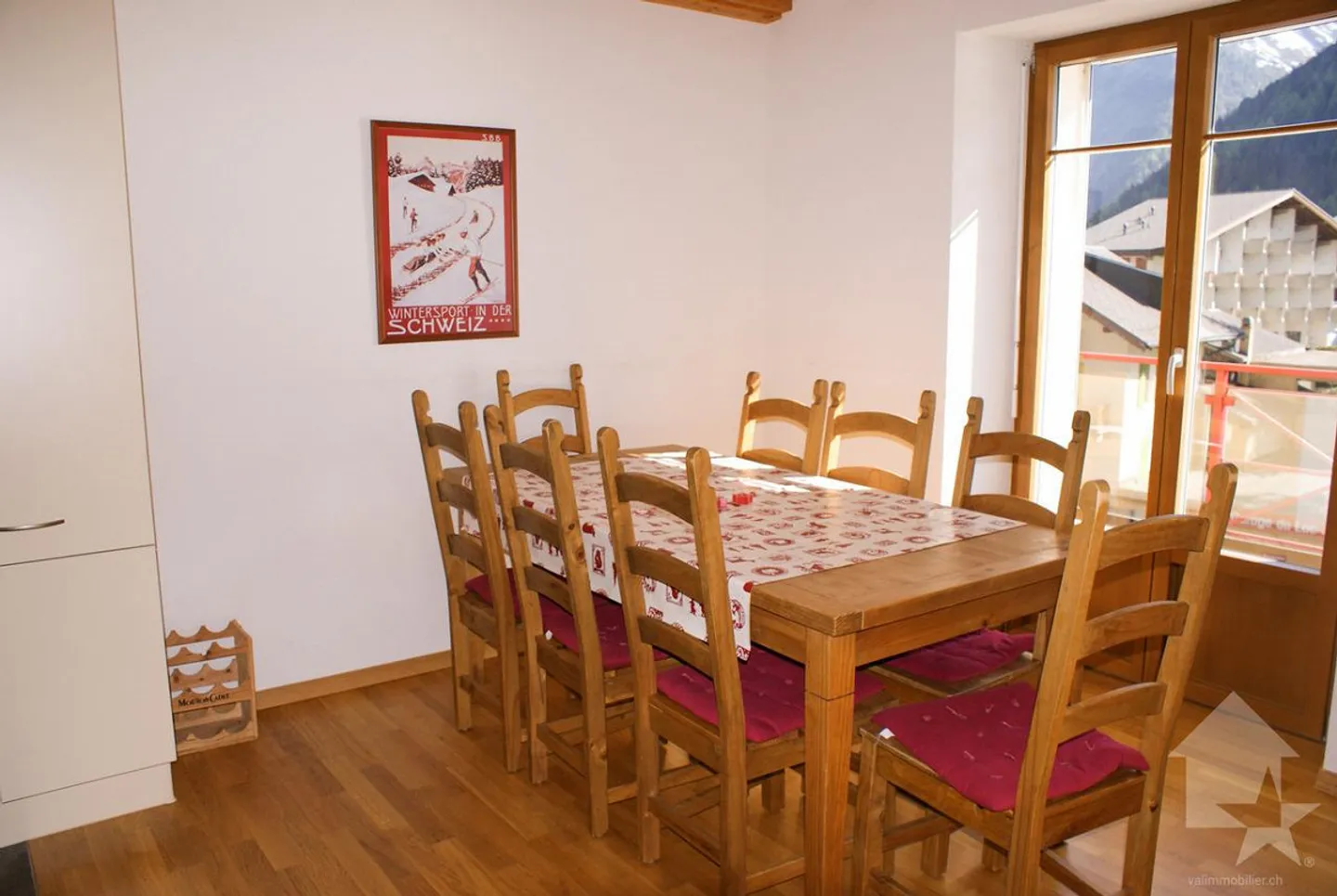 Stunning penthouse apartment with breathtaking lake view! - Photo 4 of 25