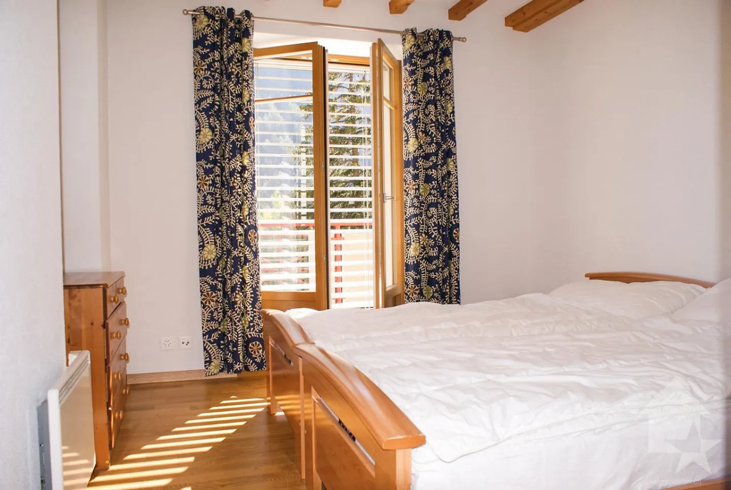 Stunning penthouse apartment with breathtaking lake view! - Photo 6 of 25