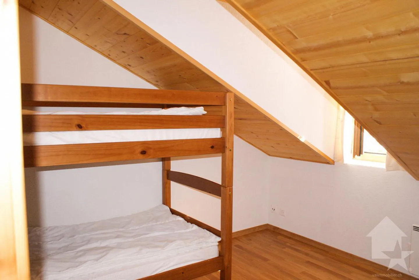 Stunning penthouse apartment with breathtaking lake view! - Photo 11 of 25