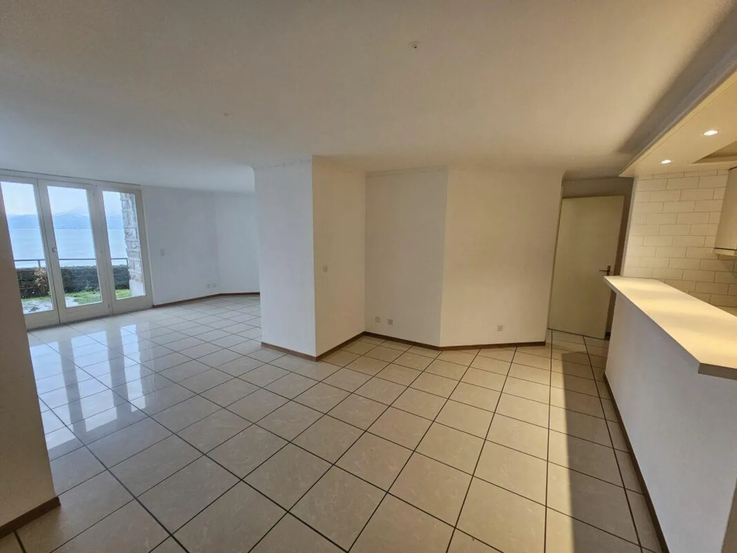 Très grand appartement de 4,5 pièces en duplex à Saint-Gingolph - Photo 2 sur 11