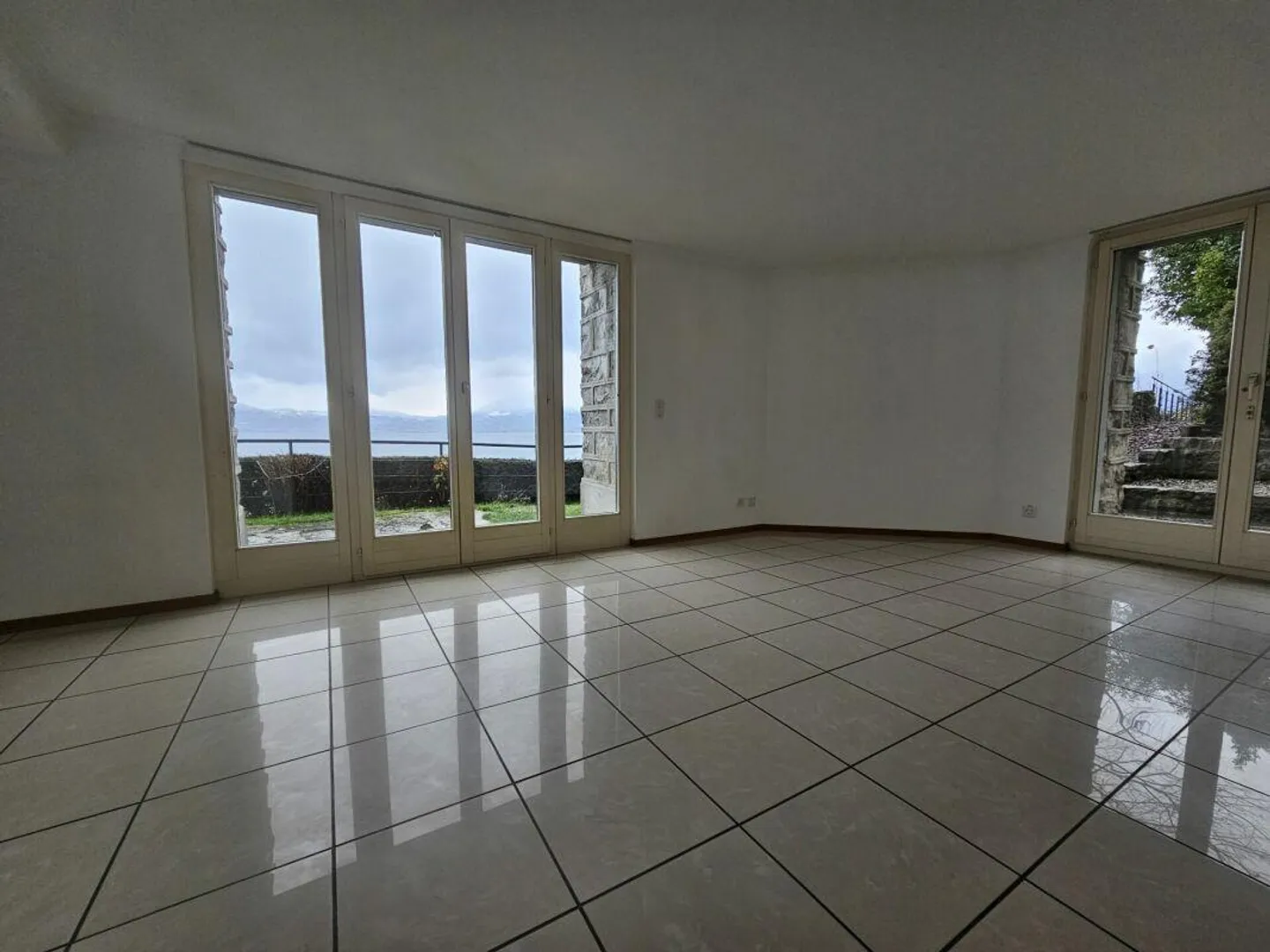 Très grand appartement de 4,5 pièces en duplex à Saint-Gingolph - Photo 5 sur 11