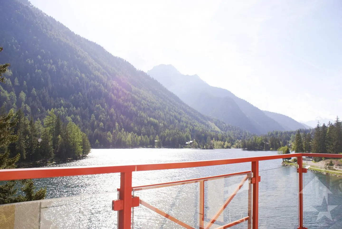 Stunning penthouse apartment with breathtaking lake view! - Photo 15 of 25