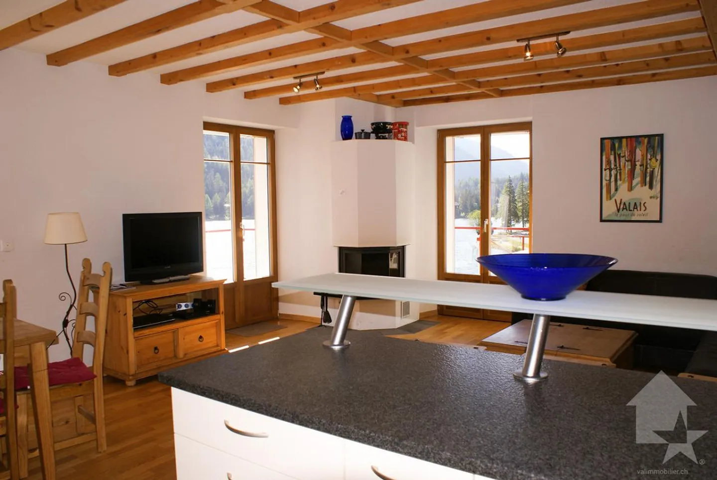 Stunning penthouse apartment with breathtaking lake view! - Photo 18 of 25