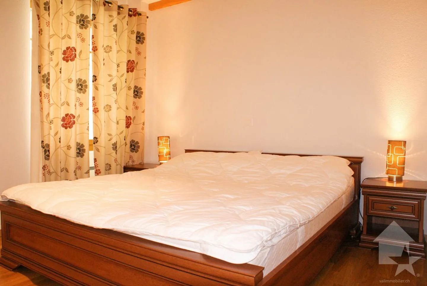 Stunning penthouse apartment with breathtaking lake view! - Photo 21 of 25