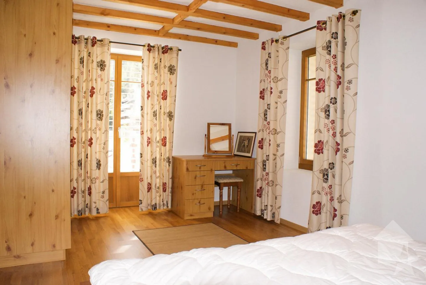 Stunning penthouse apartment with breathtaking lake view! - Photo 22 of 25