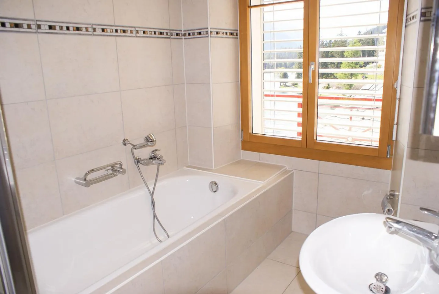 Stunning penthouse apartment with breathtaking lake view! - Photo 23 of 25