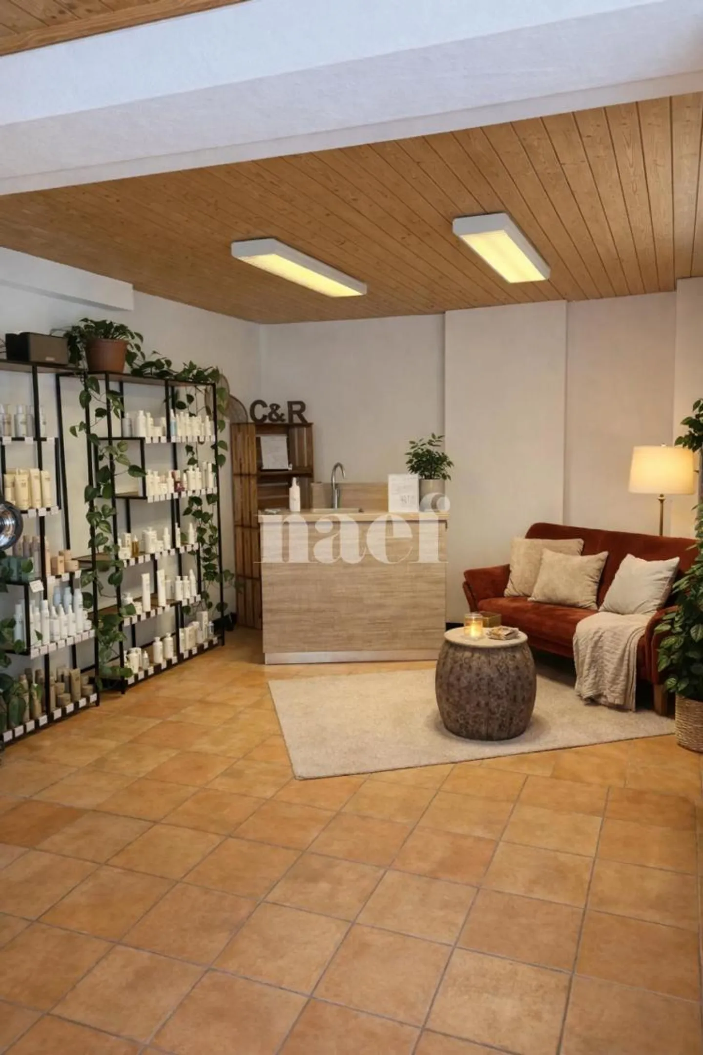 Local avec vitrine et entrée séparée - Photo 2 sur 6