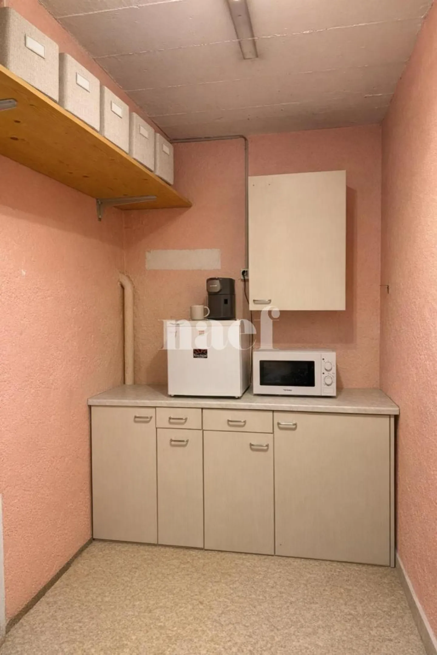 Local avec vitrine et entrée séparée - Photo 4 sur 6