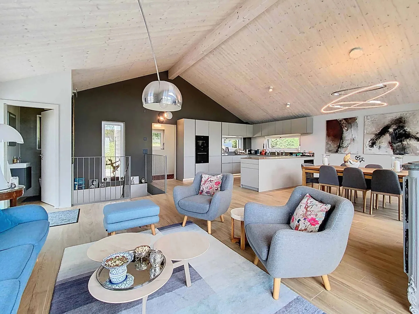 Magnificent contemporary villa newly built with panoramic views of the lake and the Alps - Photo 4 of 11