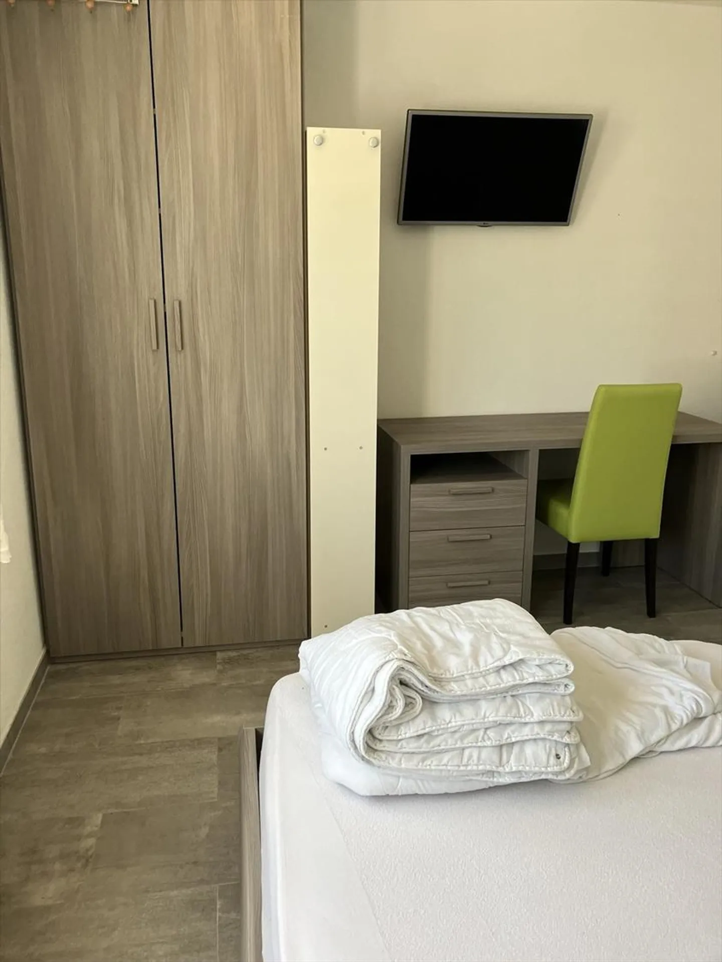 FURNISHED ROOM FOR RENT - Photo 1 of 7