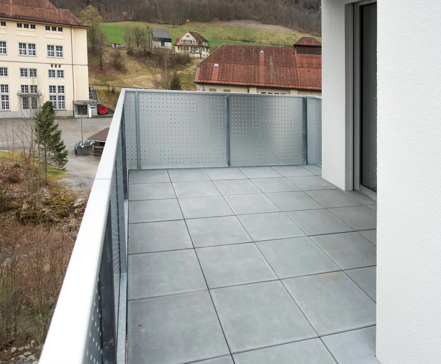 Appartement moderne de 3,5 pièces au 4ème étage avec balcon spacieux - Photo 4 sur 12