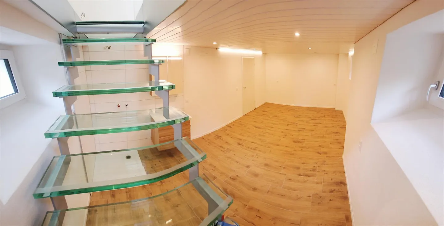 Appartement familial/jardin calme de 4 1/2 pièces (balcon, coin salon, pelouse) - Photo 2 sur 12