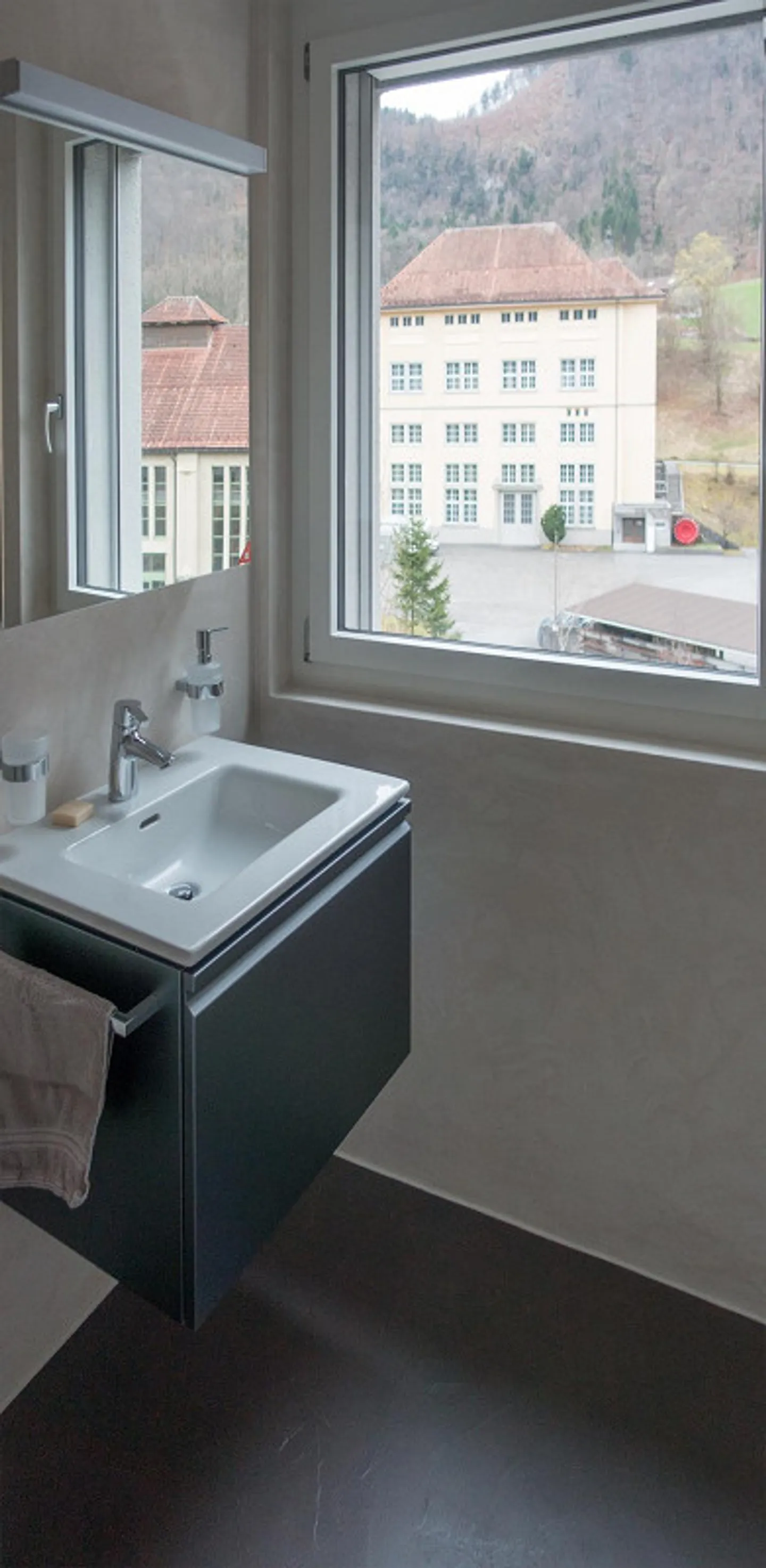 Appartement moderne de 3,5 pièces au 4ème étage avec balcon spacieux - Photo 2 sur 12