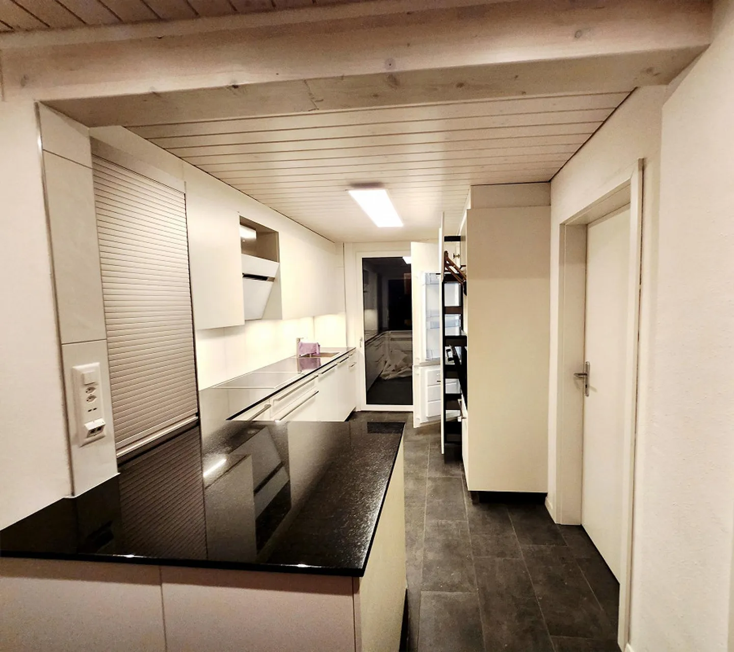 Appartement familial/jardin calme de 4 1/2 pièces (balcon, coin salon, pelouse) - Photo 5 sur 12