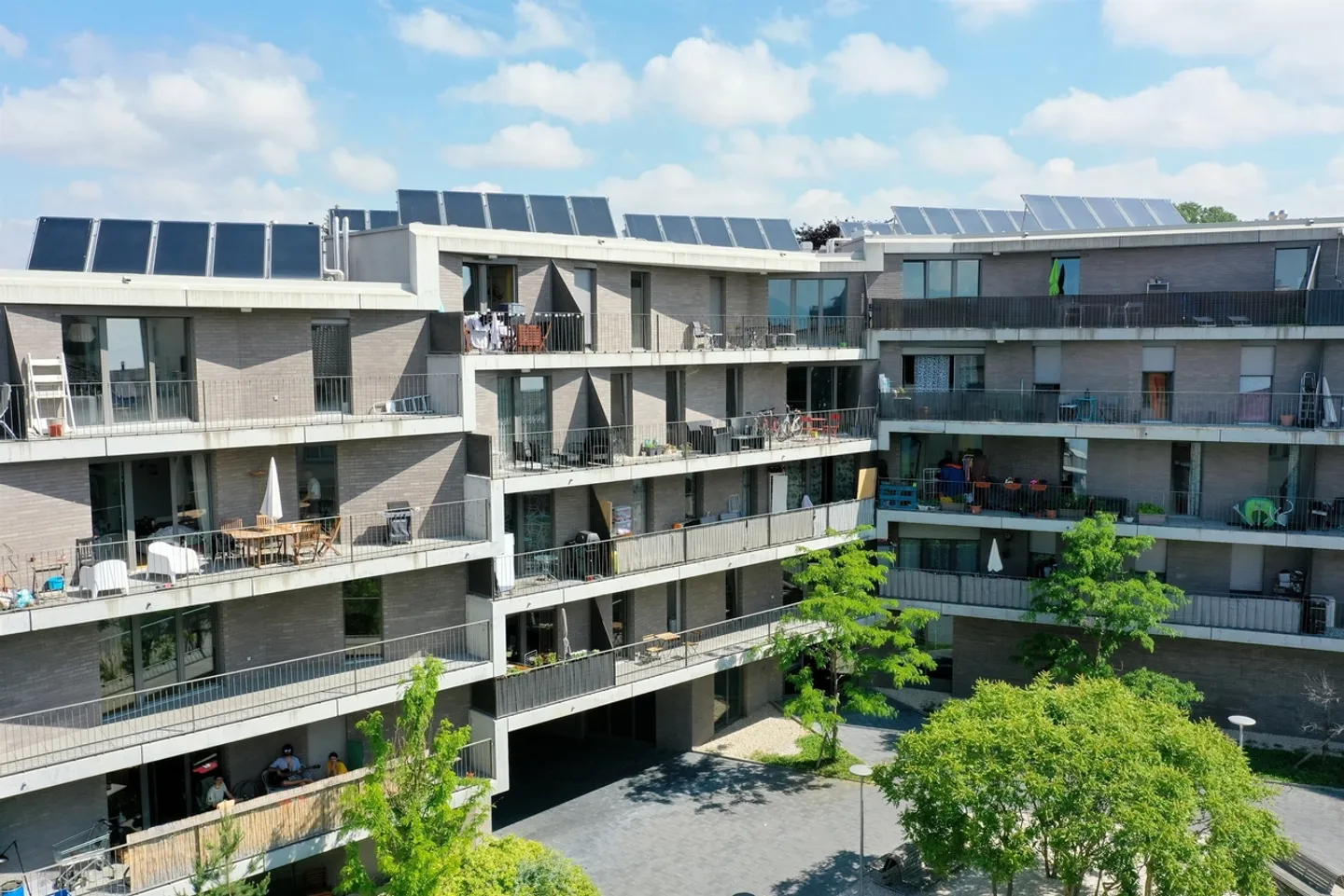 Charming 4-room apartment close to the center - Photo 2 of 2