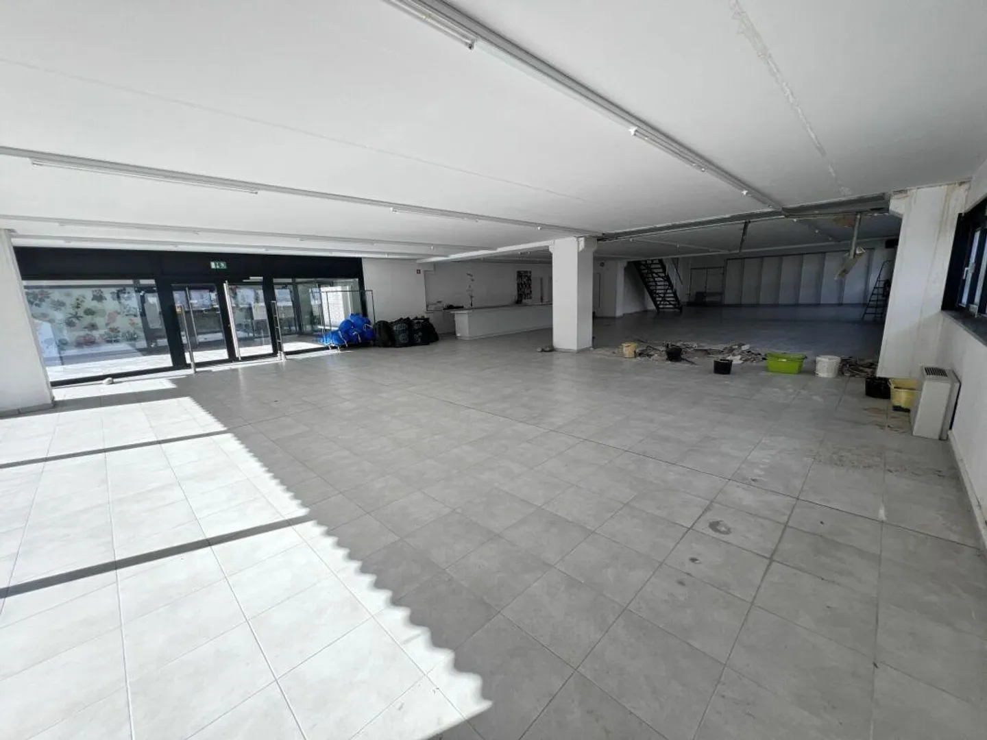 Sales/Exhibition Area (divisible) - Photo 3 of 3
