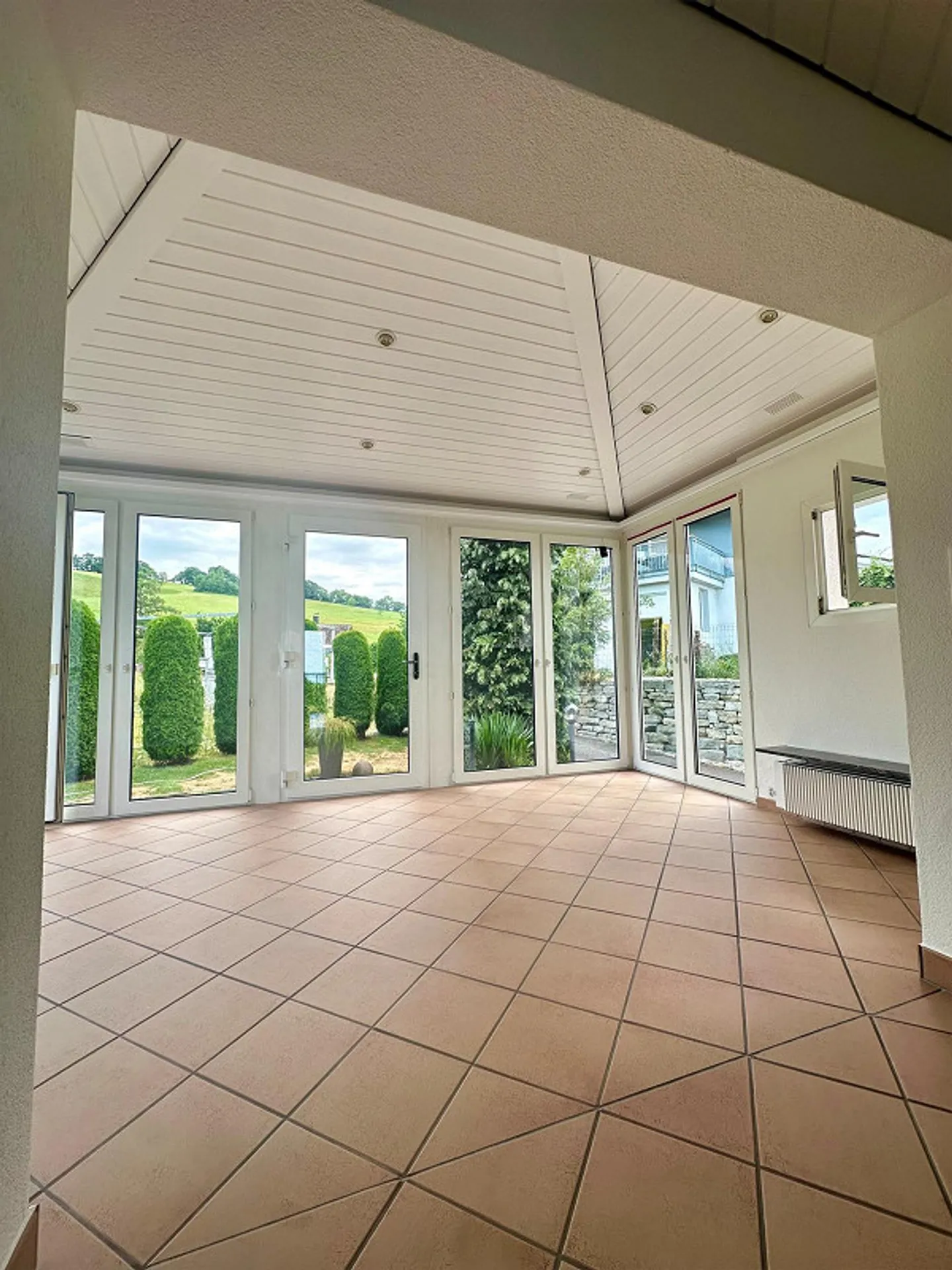 Maison individuelle de 5,5 pièces avec vue sur le lac - Photo 3 sur 15