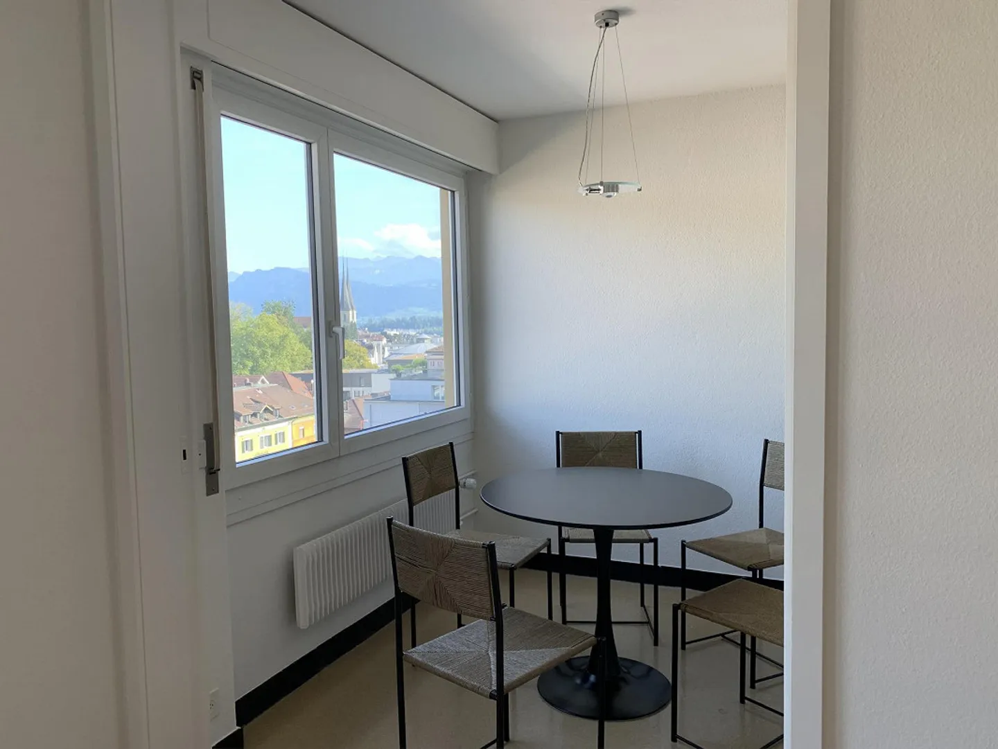 Bright 2.5 room apartment - Photo 2 of 8