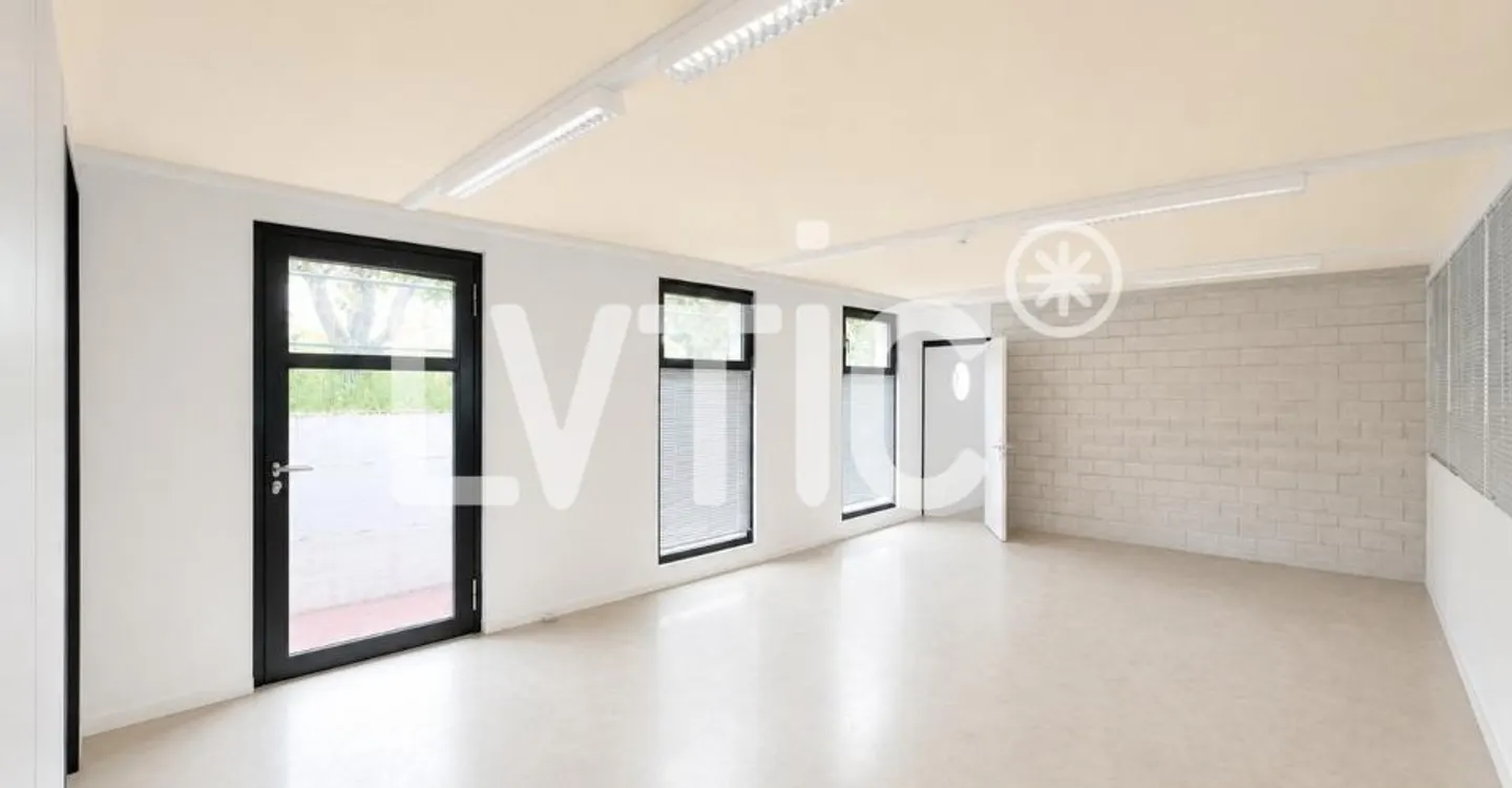 Spacious Commercial Space in Moudon - Photo 5 of 10